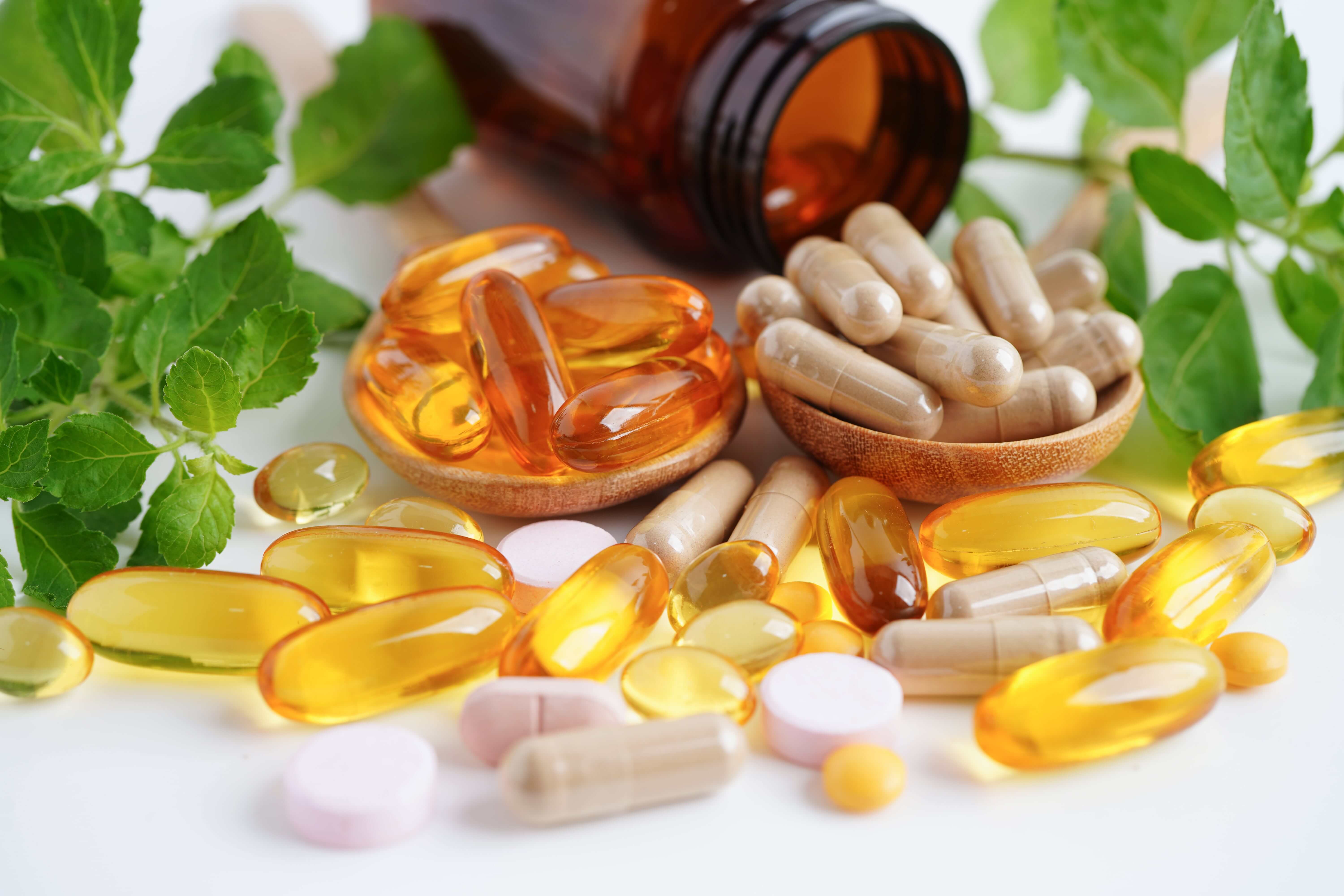 🧠5 Essential Supplements to Boost Daily Energy Naturally